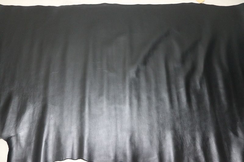 ブラック 270 ds クロム革 牛革 国産 レザー 絹目型押し はぎれ 一枚革 レザークラフト 革 皮 本革 diy 生地 材料