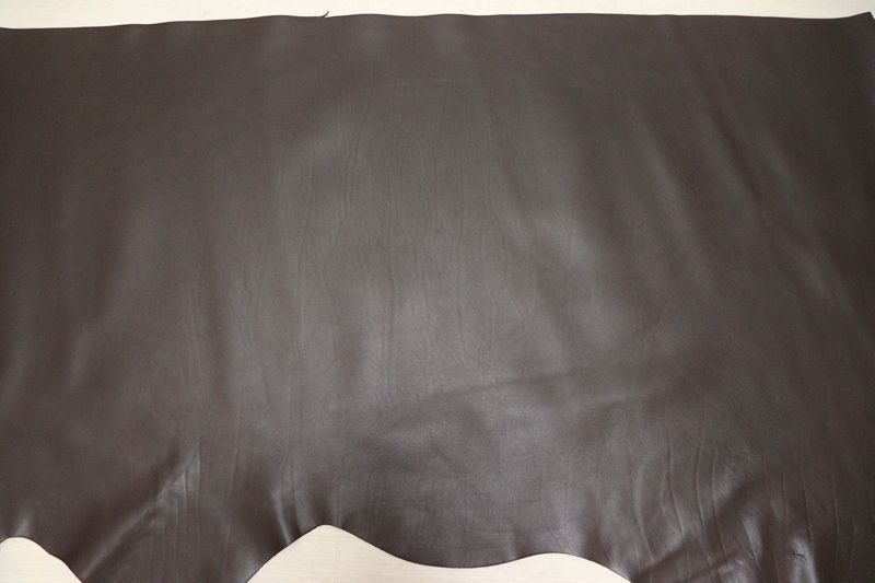 ダークブラウン 160 ds ヌメ革 牛革 イタリア レザー スムース加工 はぎれ 一枚革 レザークラフト 革 皮 本革 diy 生地 材料