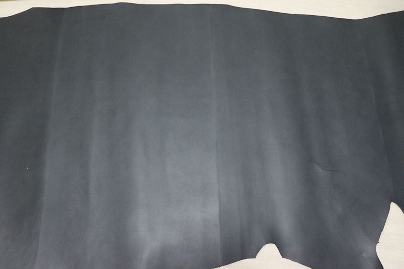 グレー 230 ds コンビヌメ革 牛革 国産 レザー ブロック型押し はぎれ 一枚革 レザークラフト 革 皮 本革 diy 生地 材料