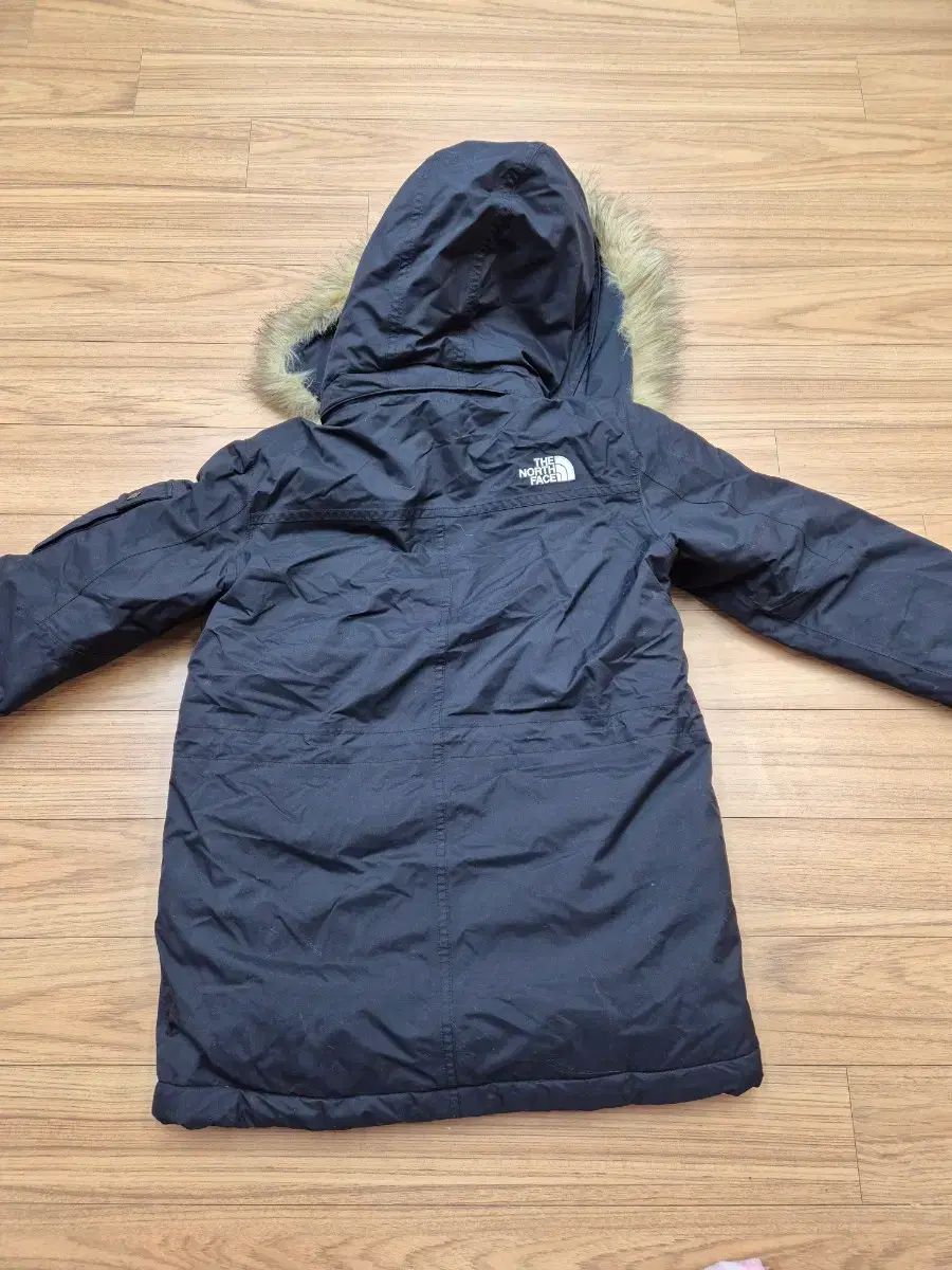 THE NORTH FACE ザノースフェイス キッズ ダウン ブラック サイズは 130 です バスト DUL Ver