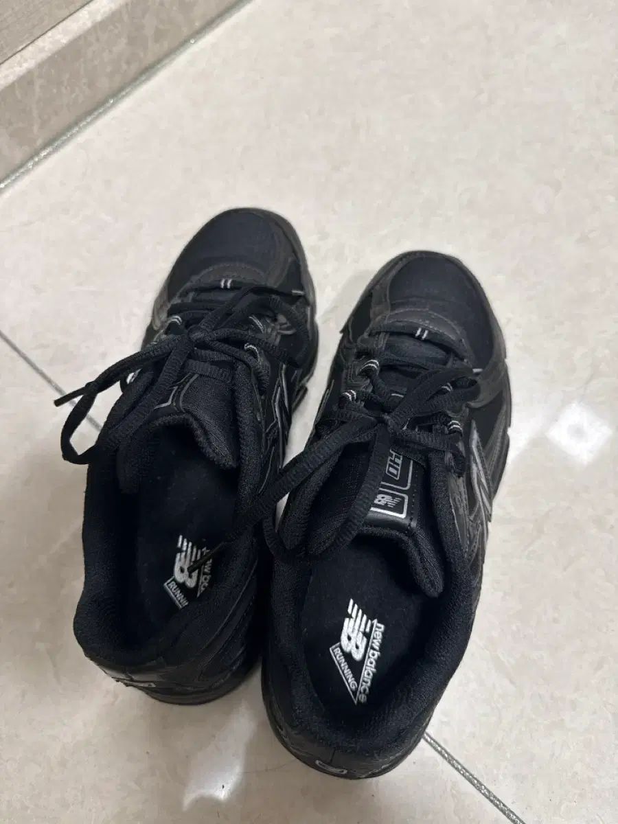 ニュー ンス 740 オールブラック スニーカー