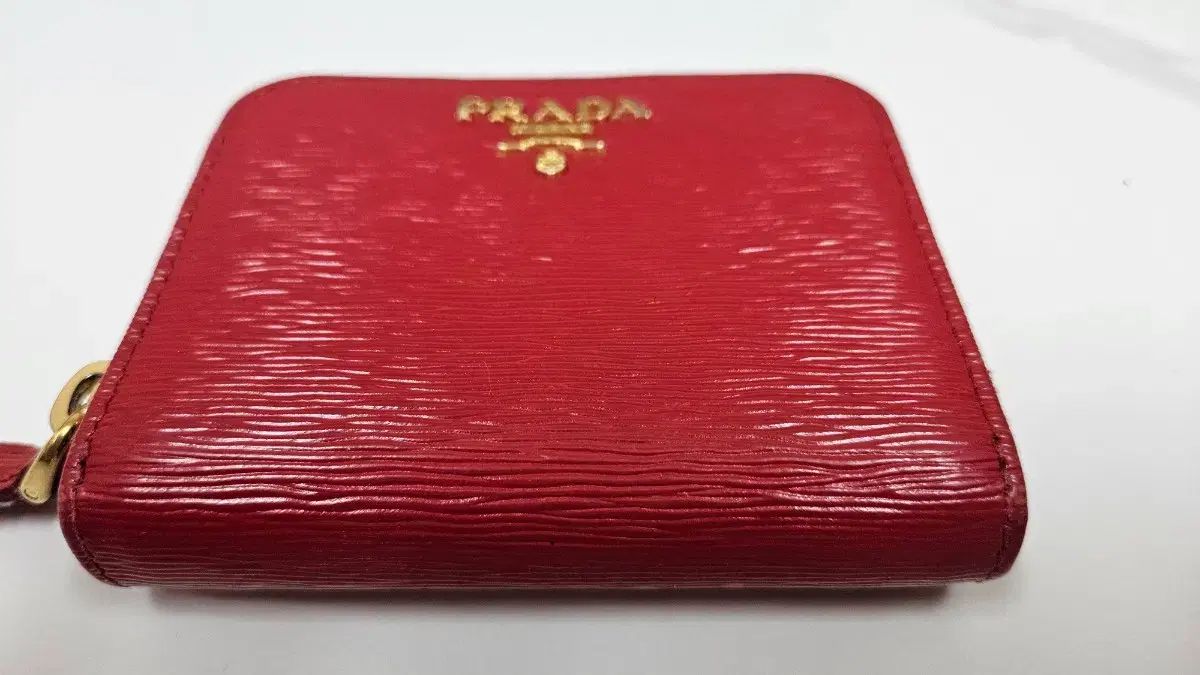 PRADA プラダ レッド ファー ジッパー 財布