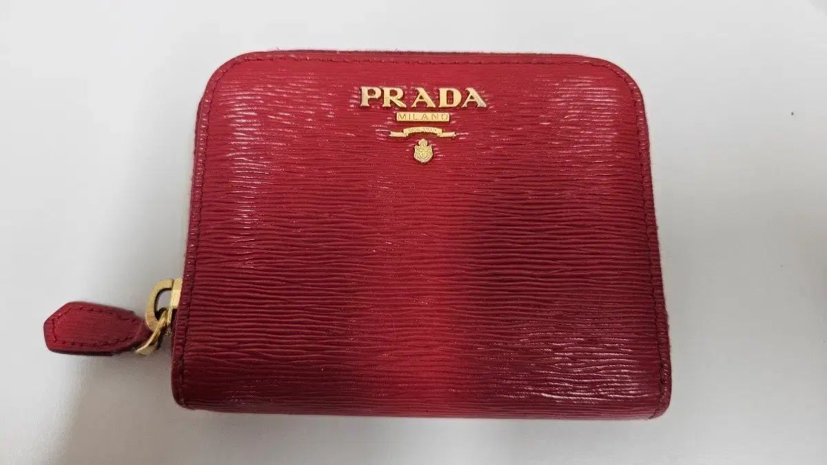 PRADA プラダ レッド ファー ジッパー 財布