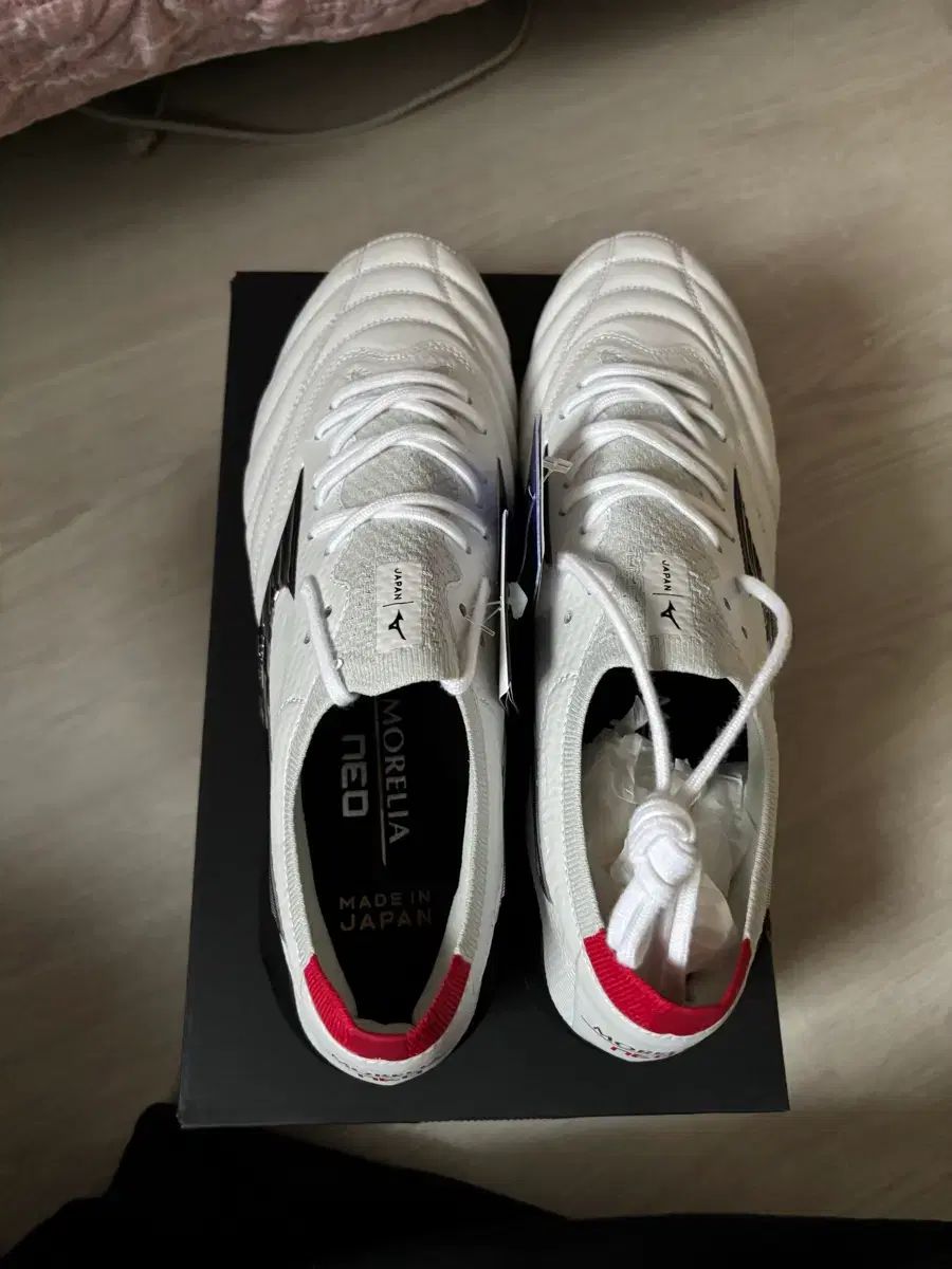 ミズノ モレリア NEO 4 ベータ ジャパン サッカーシューズ