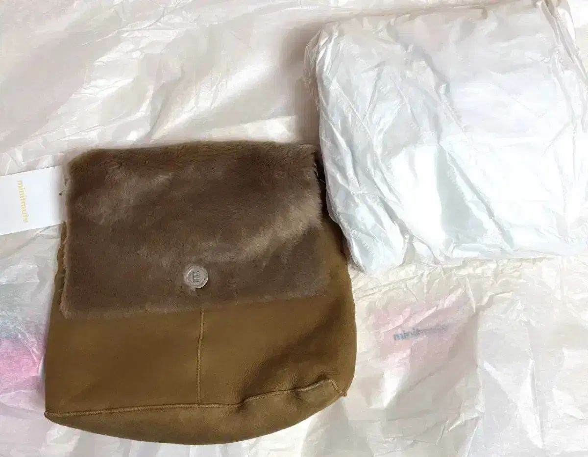 MINITMUTE ペブル チェーンバッグ ムートン ベージュ