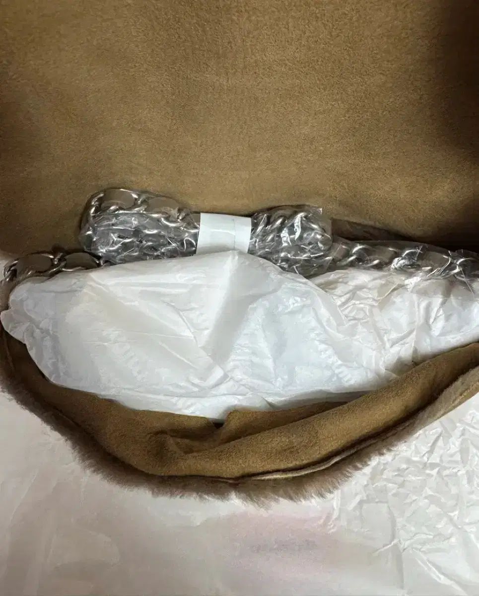 MINITMUTE ペブル チェーンバッグ ムートン ベージュ