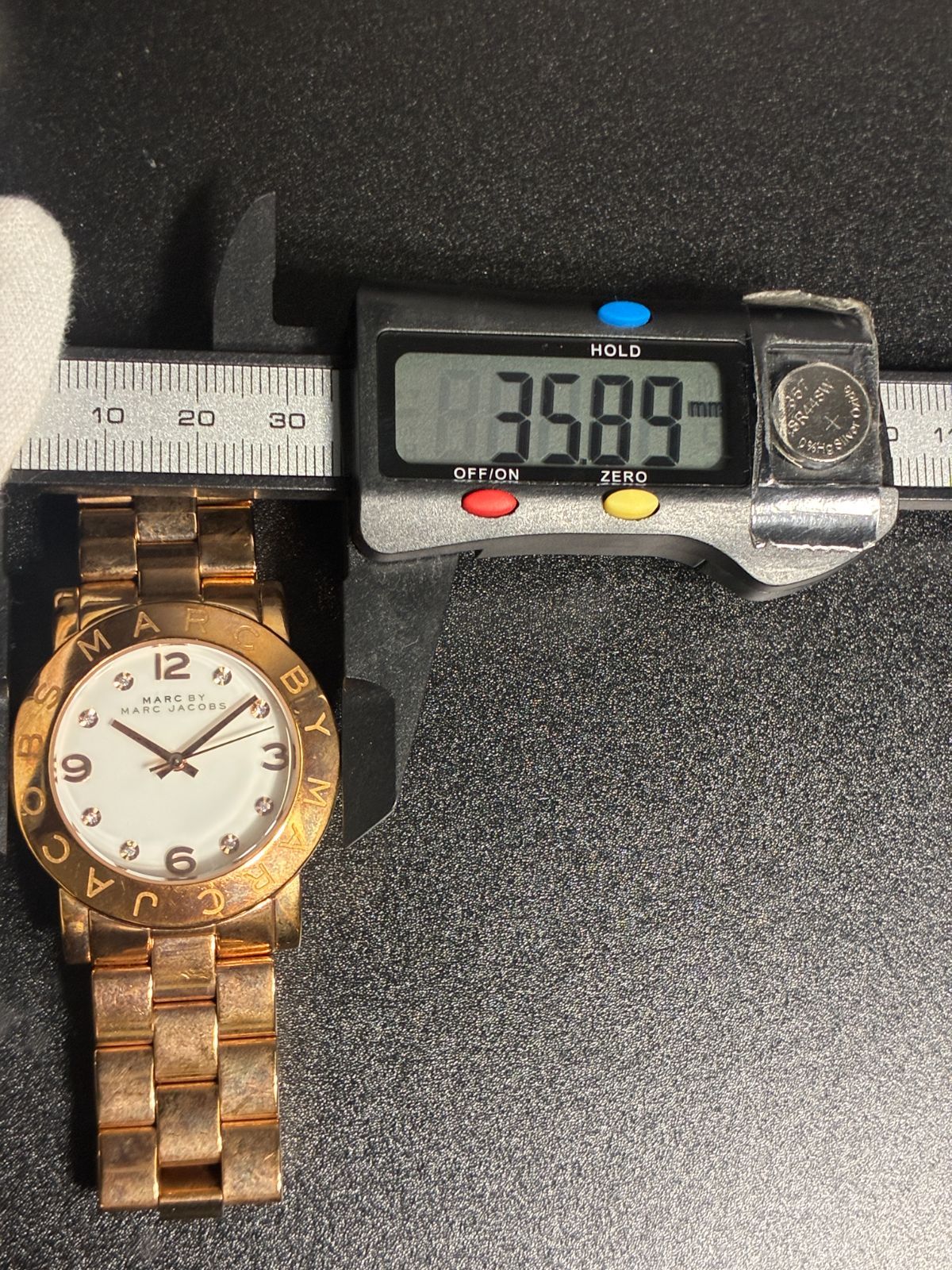 スワロフスキー 時計 不動 QZ ブレス不良 B25121883 - メルカリ