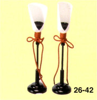 雛人形 を除く 雛飾り小道具木製黒塗り油灯 18 cm 一対 手作りちりめん細工和雑貨 ひなまつり ぼんぼり