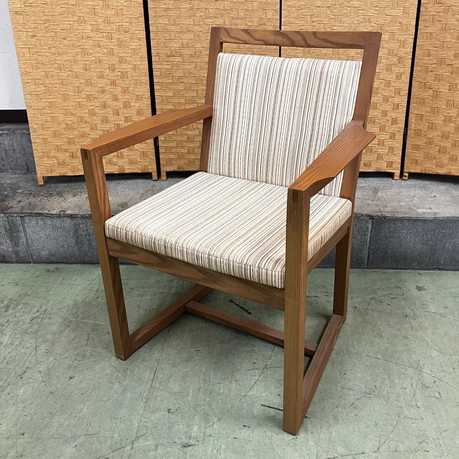 2 げ交渉 karimoku カリモク ダイニングチェア 肘掛け椅子 モダン 直接 横浜市保土ヶ谷区