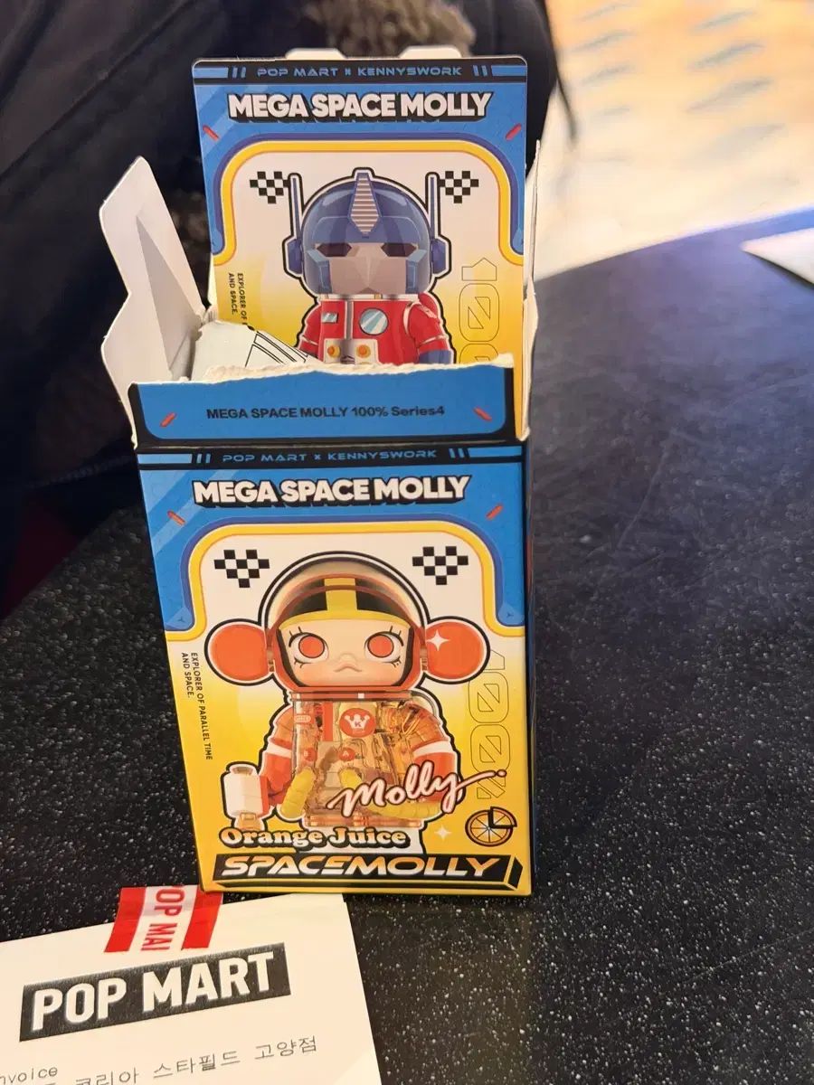 ポップマート MEGA スペース MOLLY 100% オプティマスプライム - メルカリ