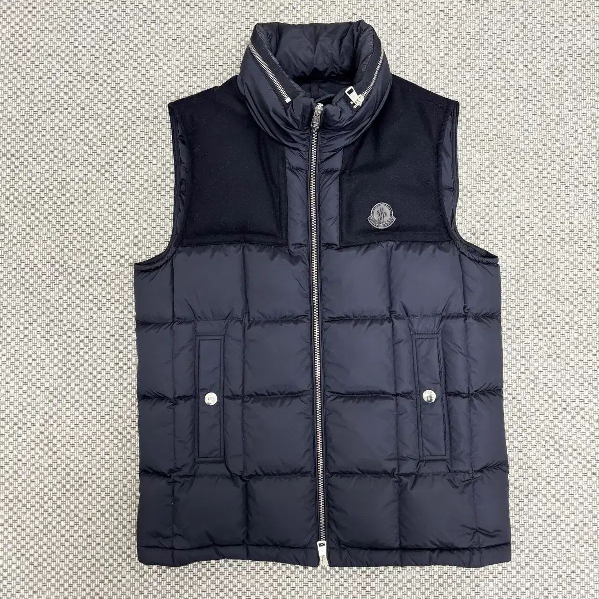2 モンクレール ブラックワッペン ダウンベスト