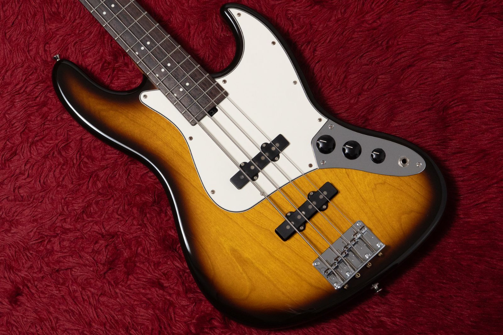 Three Dots JB TCB R 3.920 kg T 284 GIB横浜