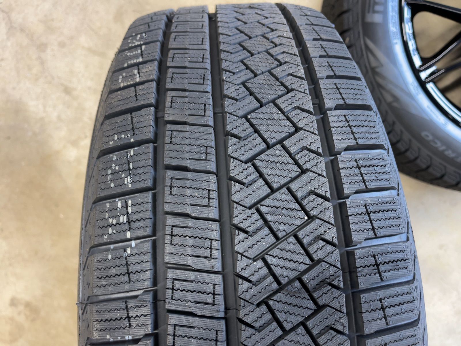 ピレリ スタッドレス