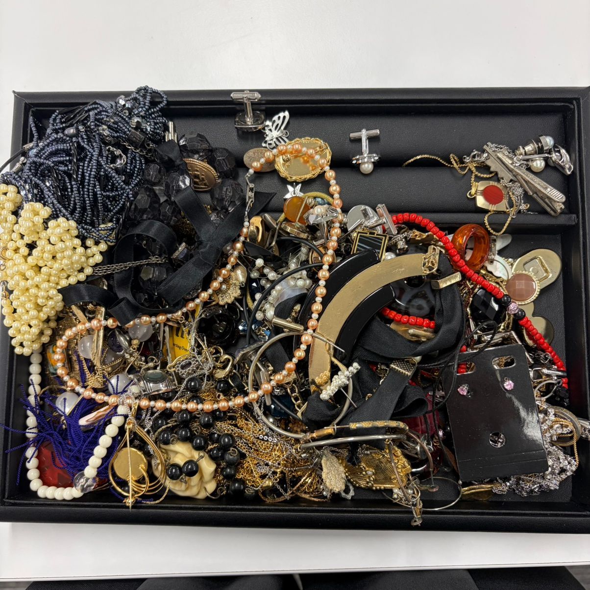 イミテーションアクセサリー まとめ売り 【アクセサリー】1.5㎏ - メルカリ