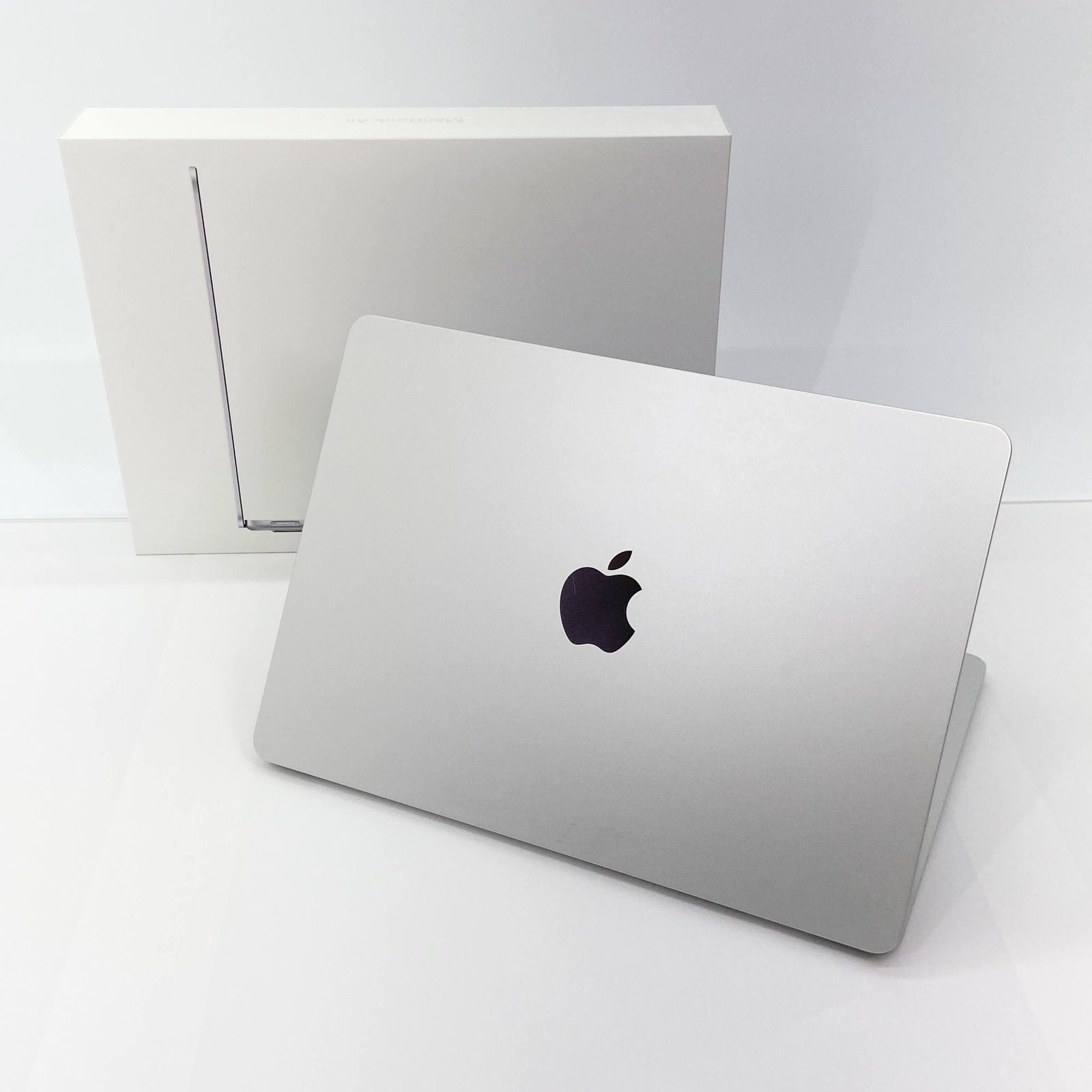 MacBook Air M2 2022 8コアCPU/8コアGPU 8GB 256GB MLXY3J/A シルバー