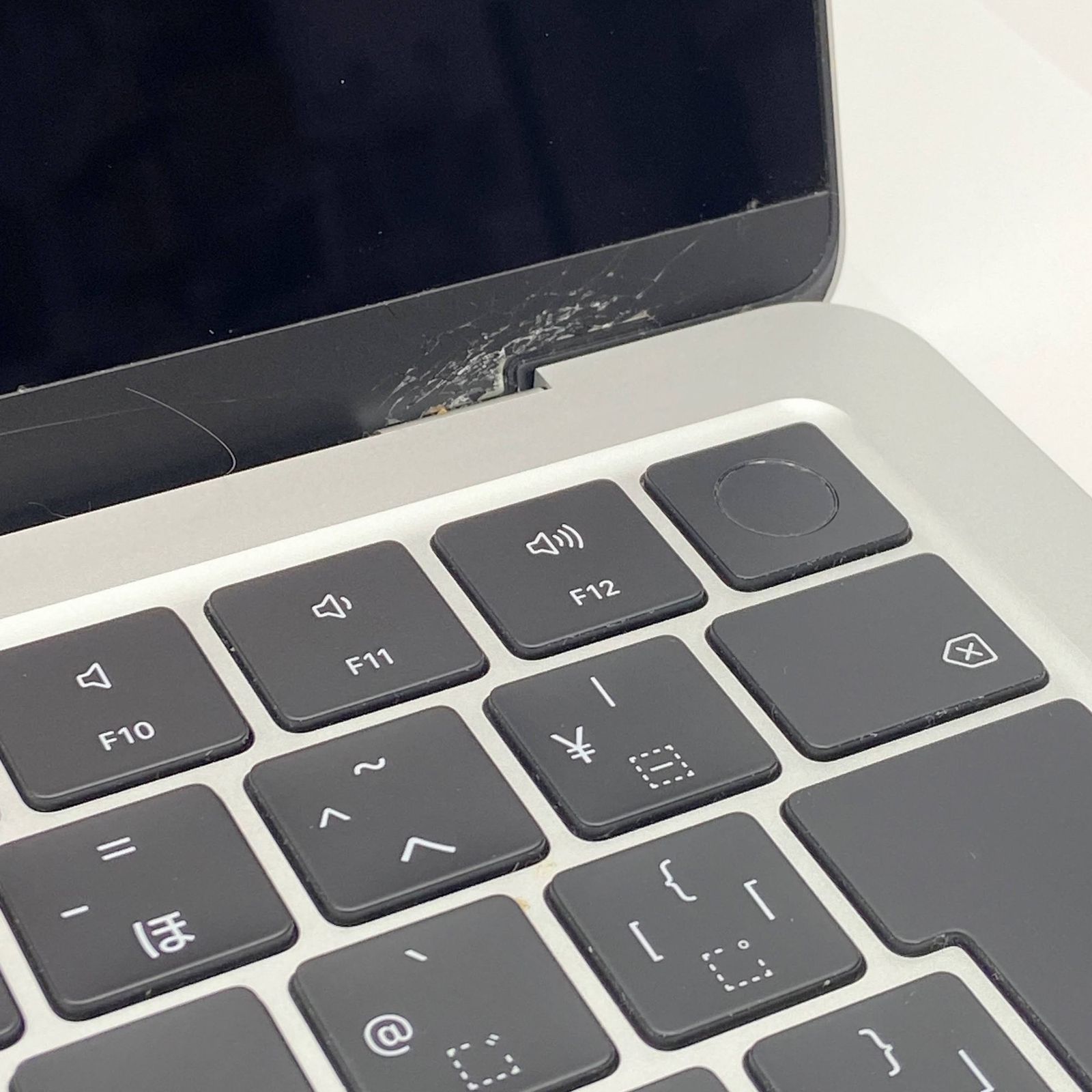 MacBook Air M2 2022 8コアCPU/8コアGPU 8GB 256GB MLXY3J/A シルバー