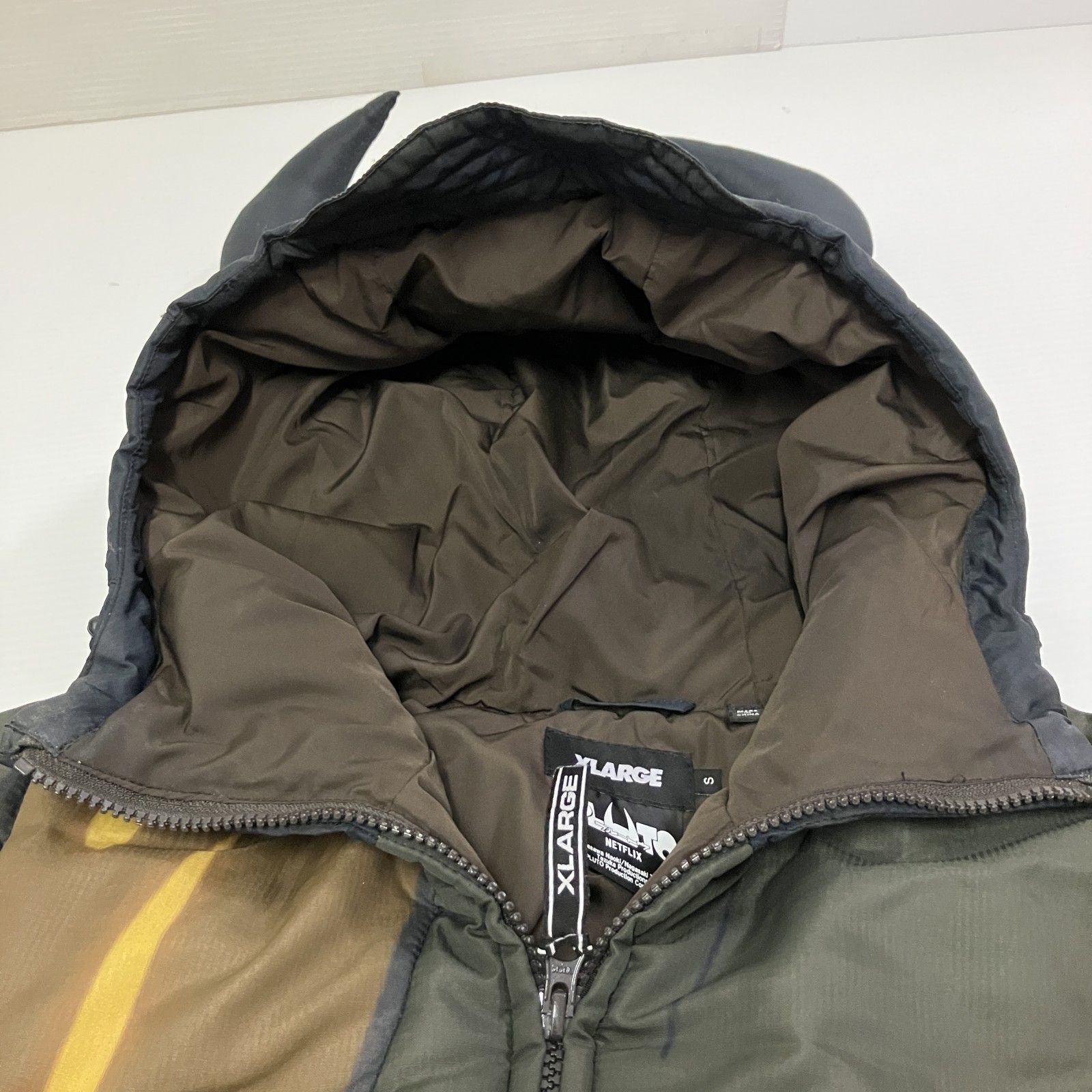 ◇ XLARGE エクストララージ ダウンジャケット NETFLIX プルートウ 