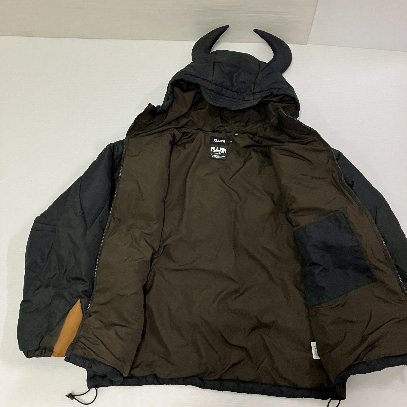 ◇ XLARGE エクストララージ ダウンジャケット NETFLIX プルートウ