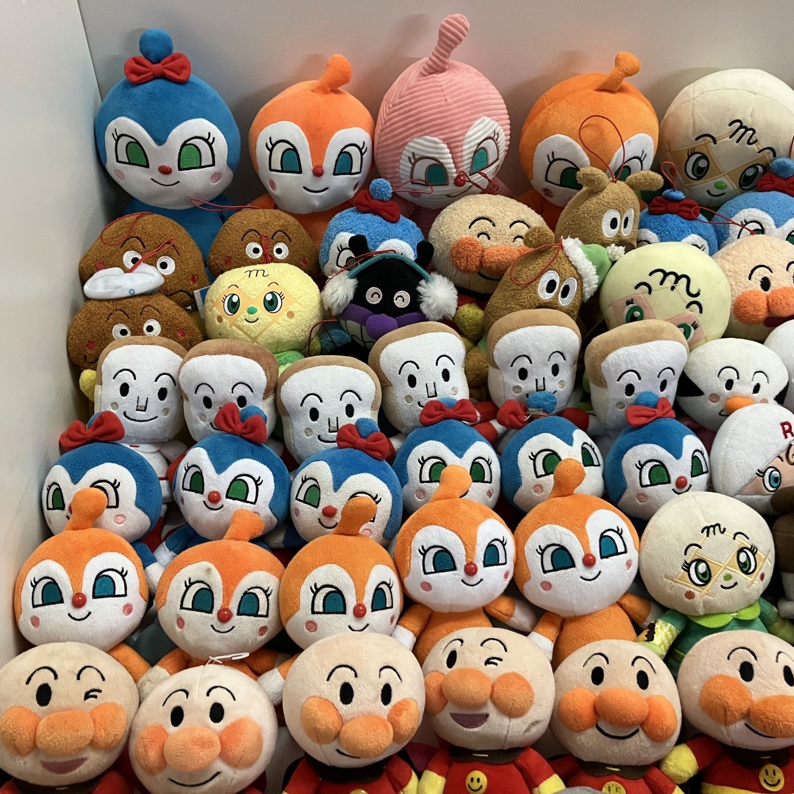 ノンジャンル ぬいぐるみ 大量 100体セット　② 音楽に合わせ小刻みにジャンプする／ ぬいぐるみシリーズ登場