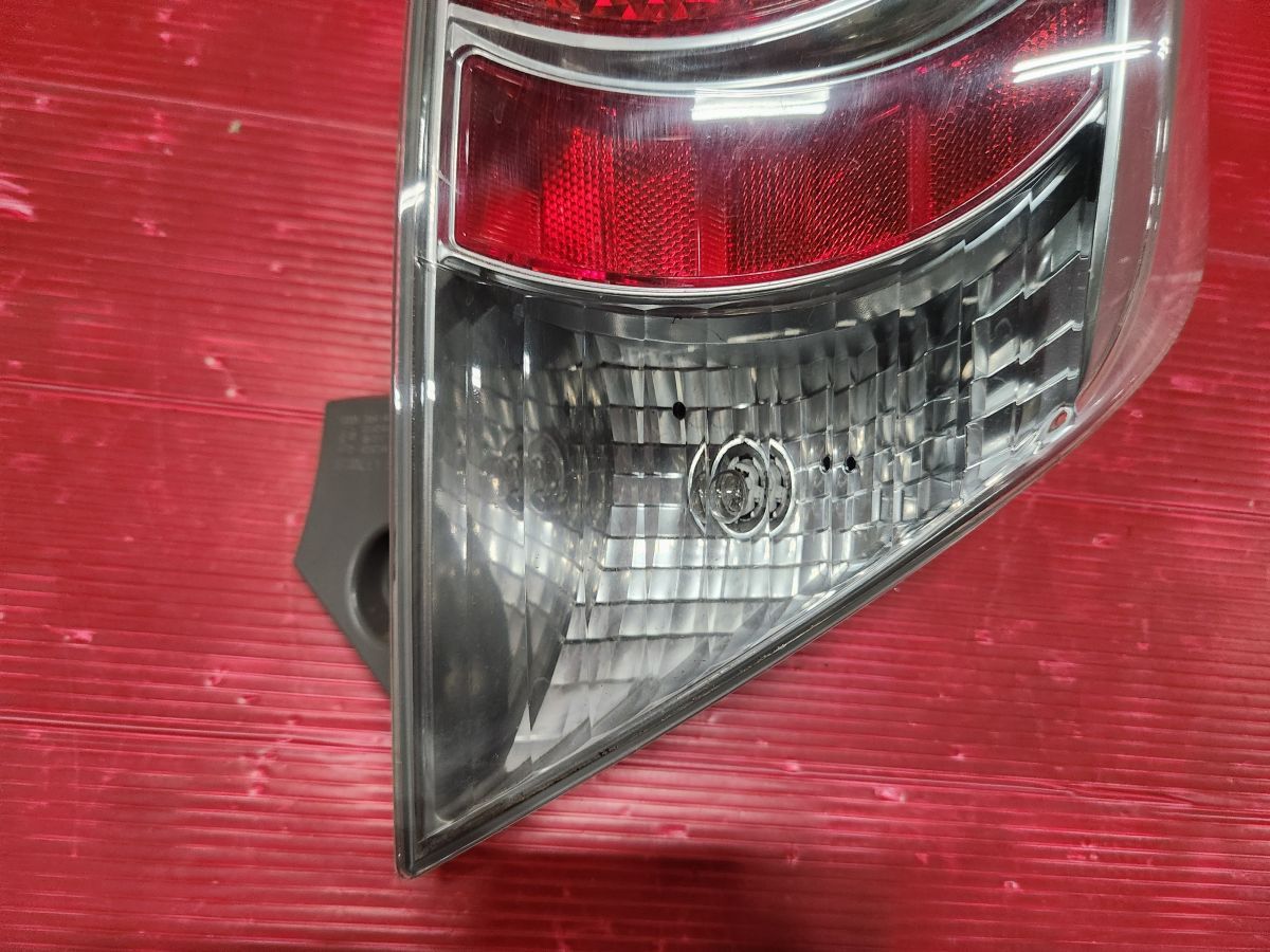 トヨタ NHP10 アクア 前期 純正 右 テールライト STANLEY 52-252
