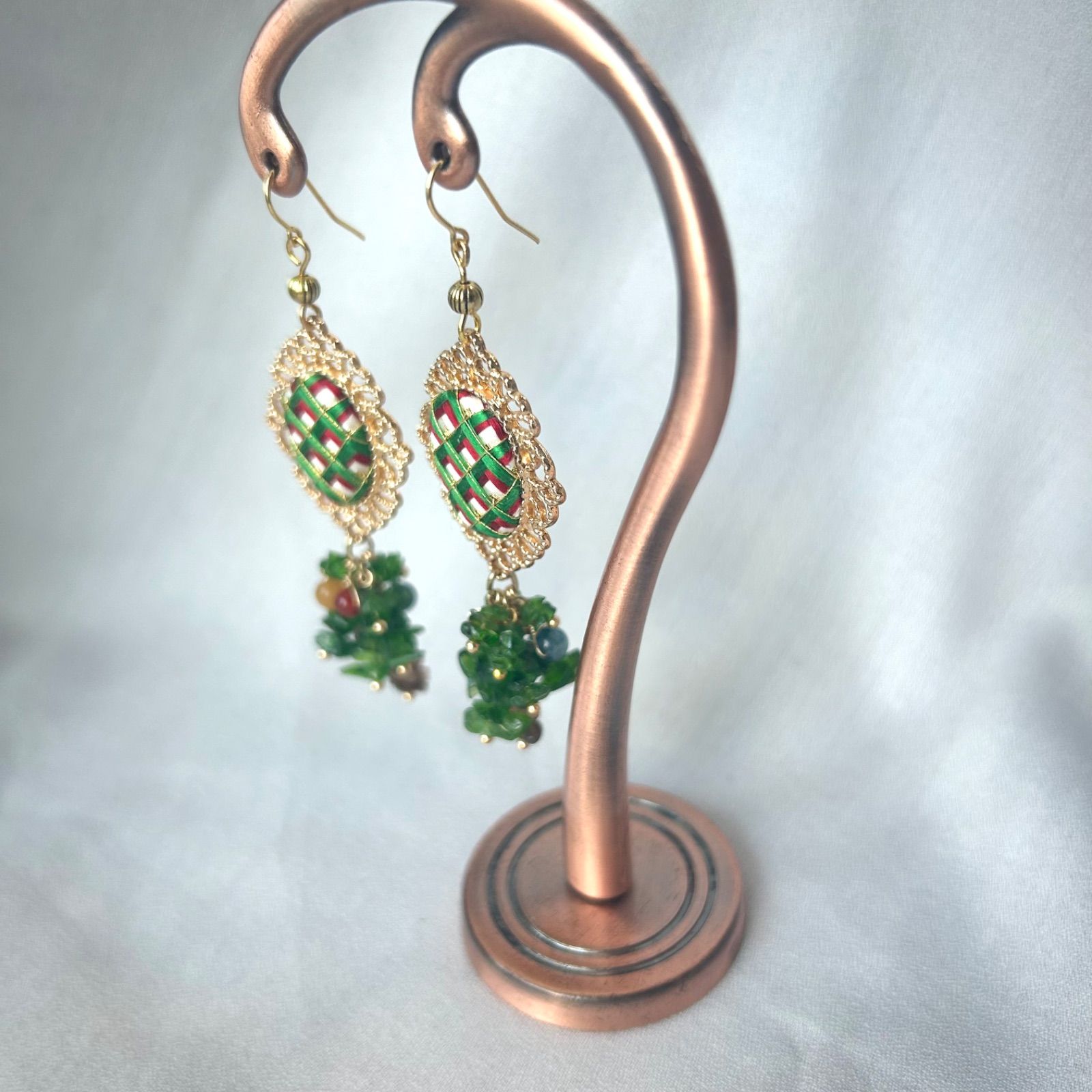 冬季 天然石の ツリー クロムダイオプサイト×日本刺繍のピアス 繍珠 -煌-