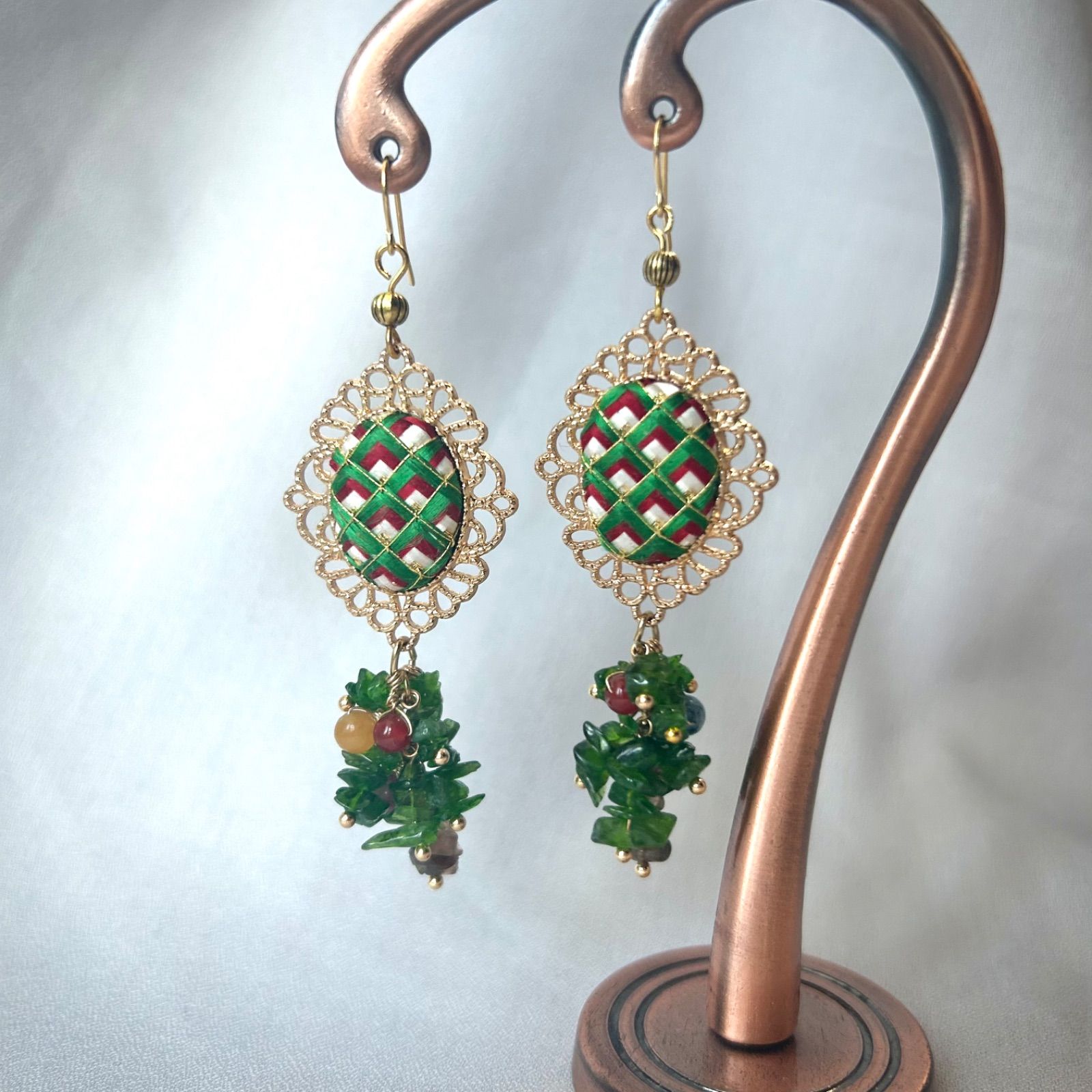 冬季 天然石の ツリー クロムダイオプサイト 日本刺繍のピアス 繍珠 煌