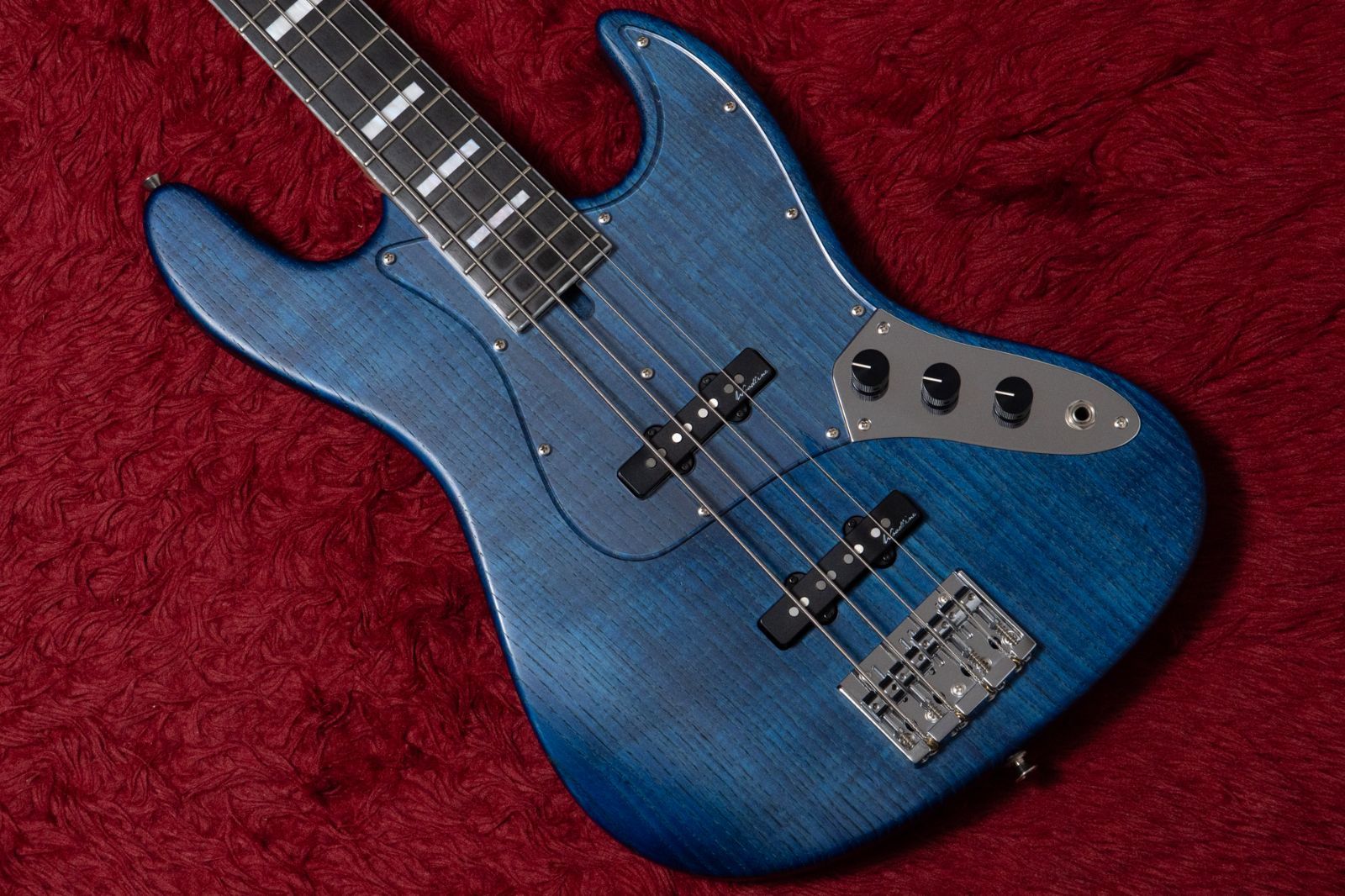 Bacchus E BLUE OIL 3.910 kg 140147 GIB横浜