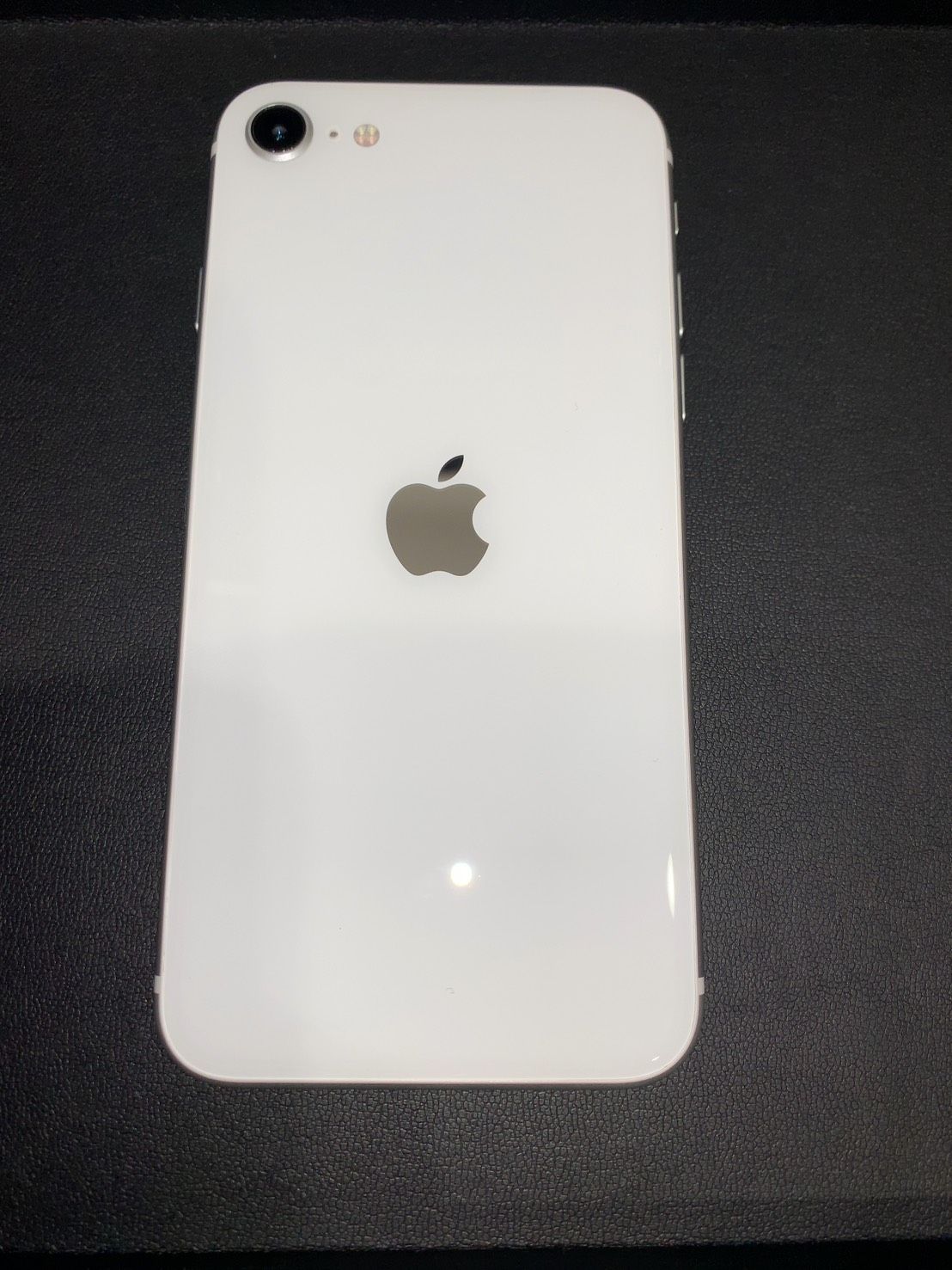 iPhone SE 第2世代 (SE2) ホワイト 64GB SIMフリー 本体 - メルカリ