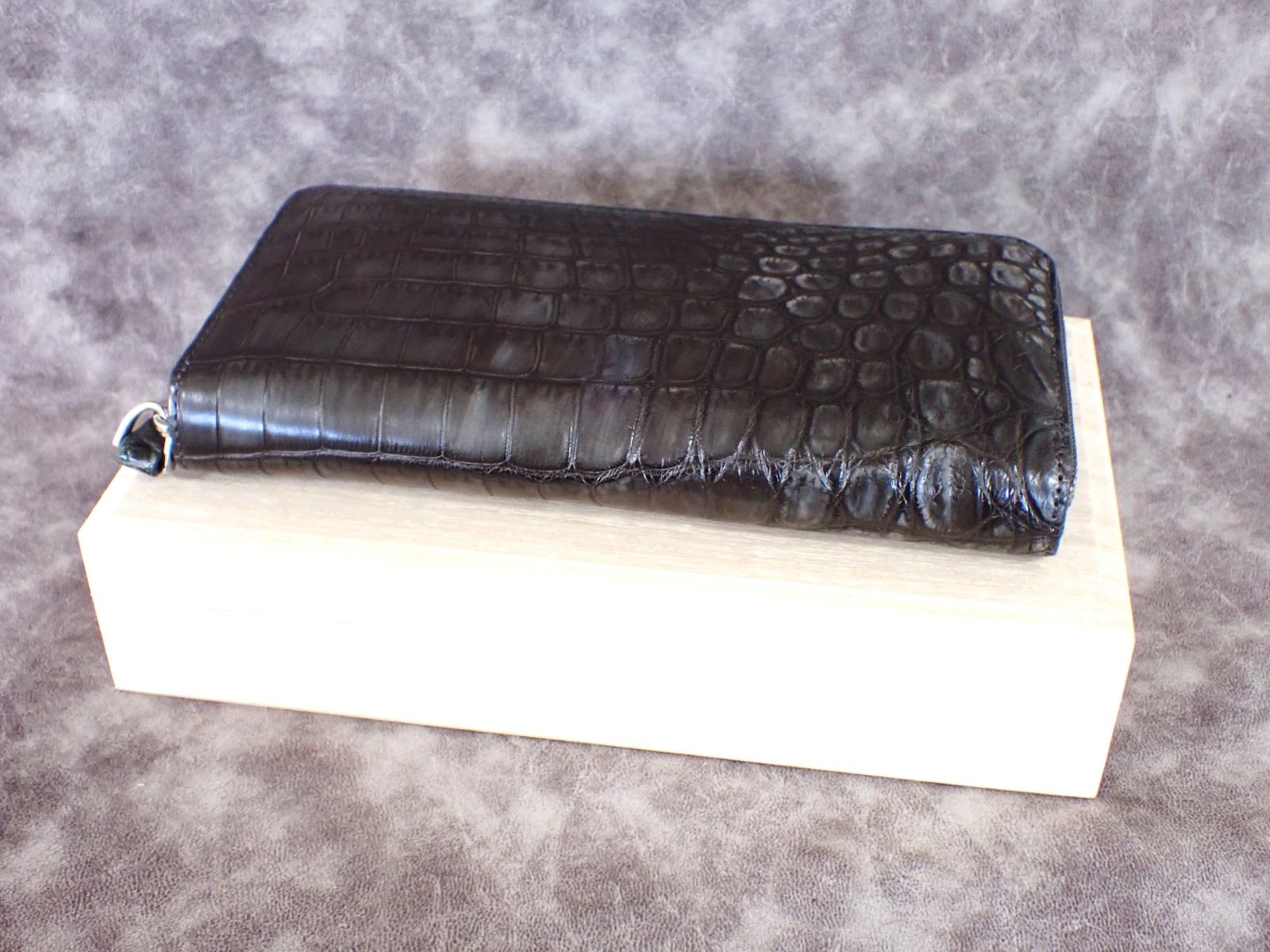 未使用 美品 高級クロコダイル財布 ブラック＆ブラウン 縞柄