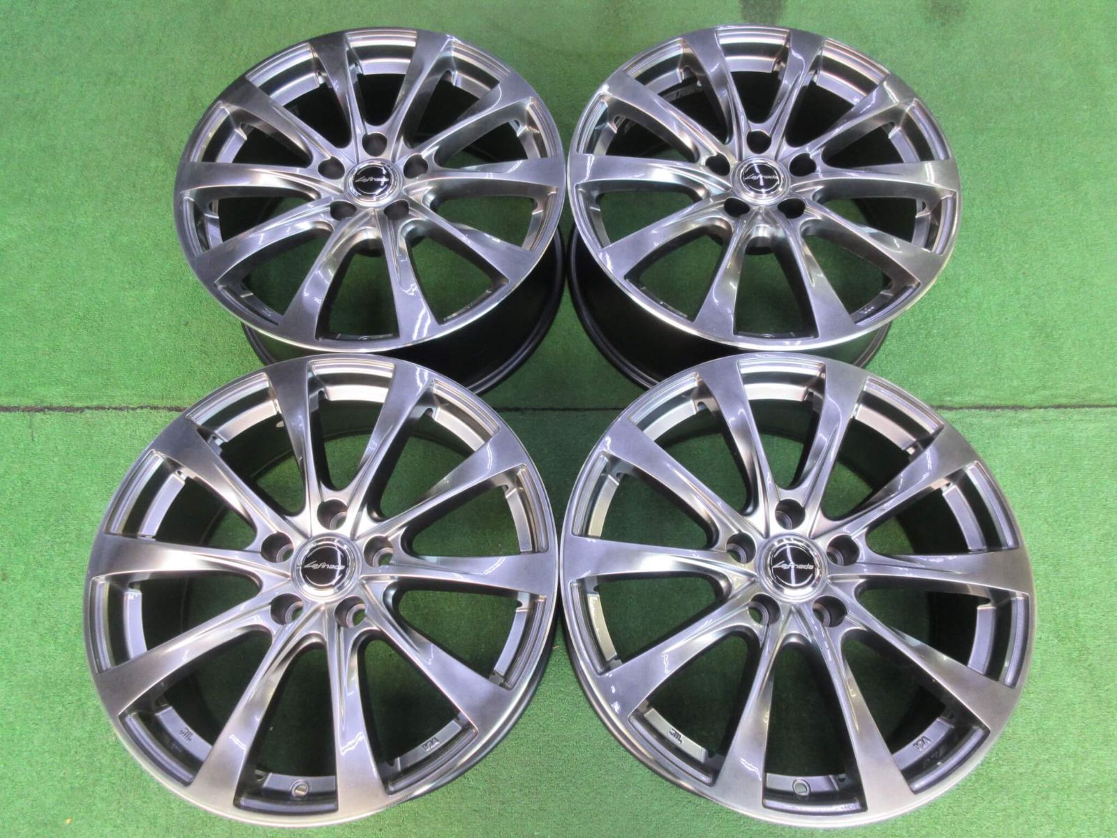 ＭＩＤ レフィナーダモーション２ 7 5 J 18 H 114 3 35 トヨタ車平座ナット対応モデルになります