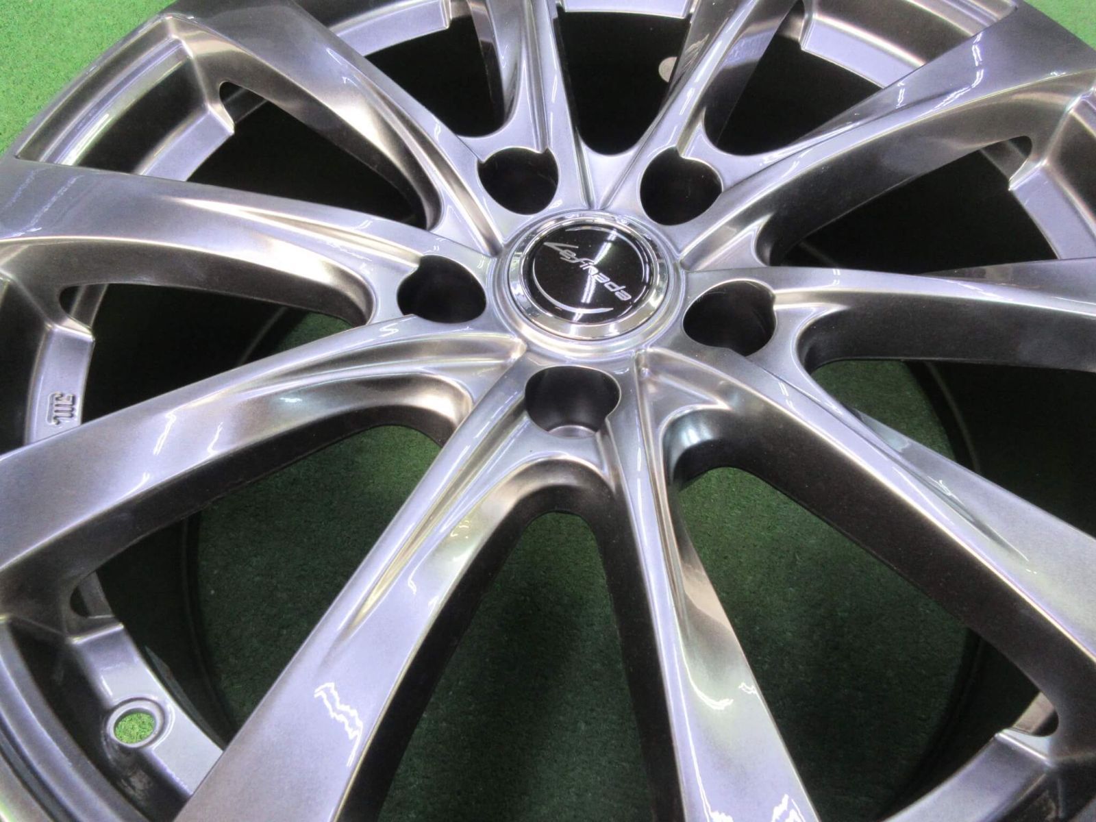 トヨタ車平座ナット対応モデルになります