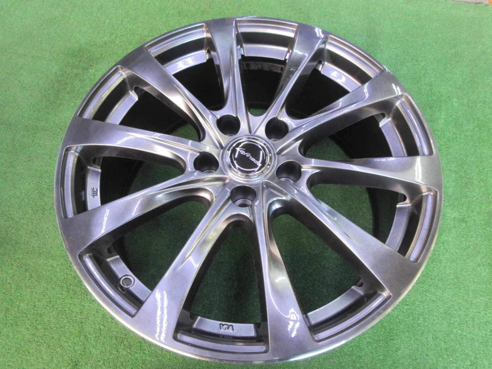 ＭＩＤ レフィナーダモーション２ 7 5 J 18 H 114 3 35 トヨタ車平座ナット対応モデルになります