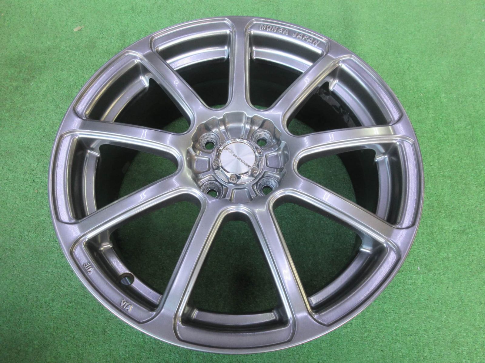 モンツァジャパン ＲバージョンII 6 5 J 16 4 H 100 42 スポーツ系ホイールになります