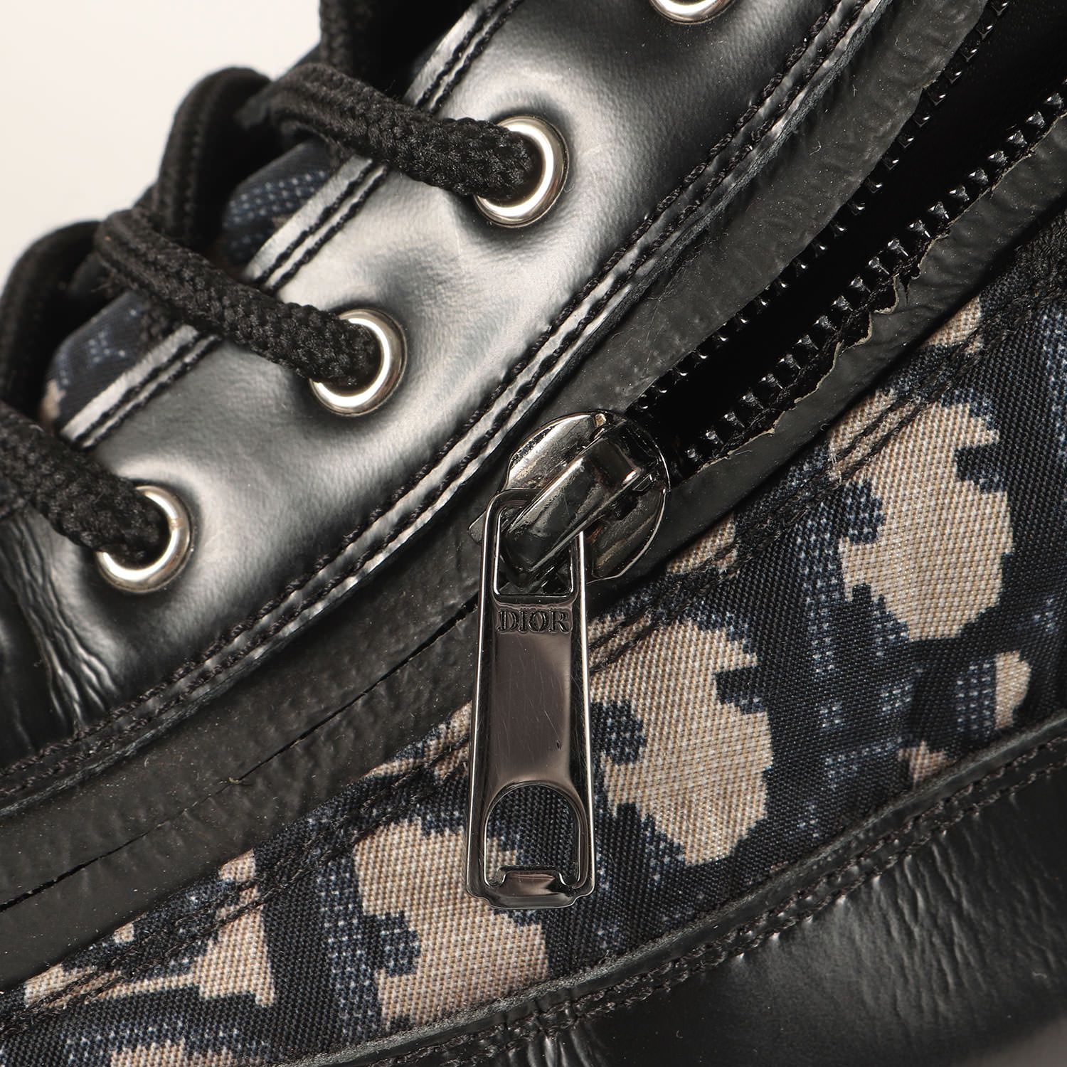 Dior ディオール ブラック 黒 サイズ:42 | オブリーク レザー コンバットブーツ (COMBAT MID TOP BOOTS) | ハイカット シューズ 靴 | イタリア製 【メンズ】【中古】 Dior ディオール ブラック 黒 サイズ:42 | オブリーク レザー