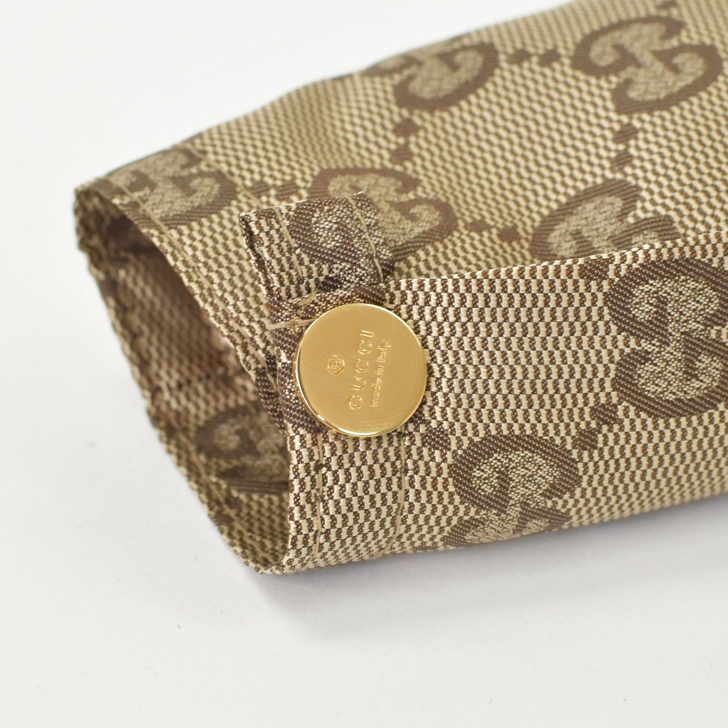 ベージュ ブラウン