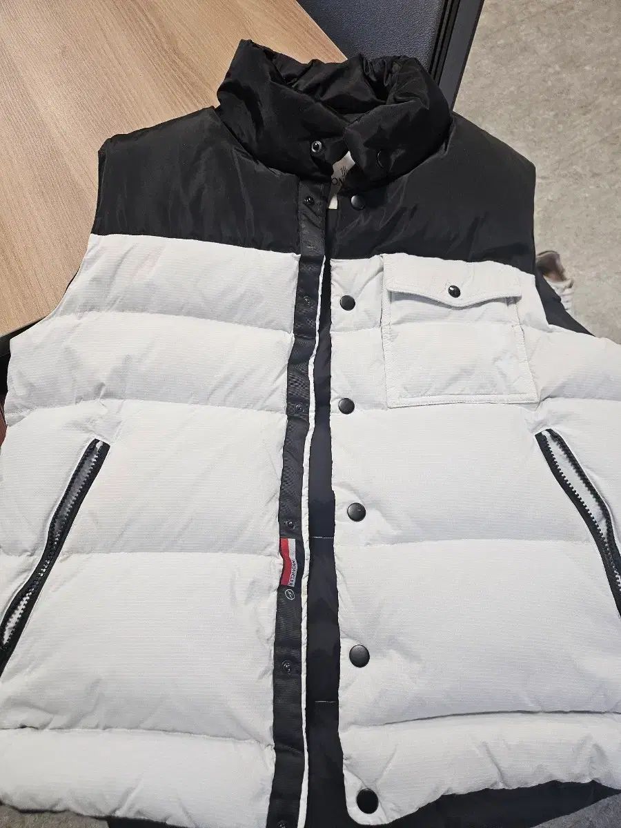 モンクレール 白 ブラック ダウン ベスト