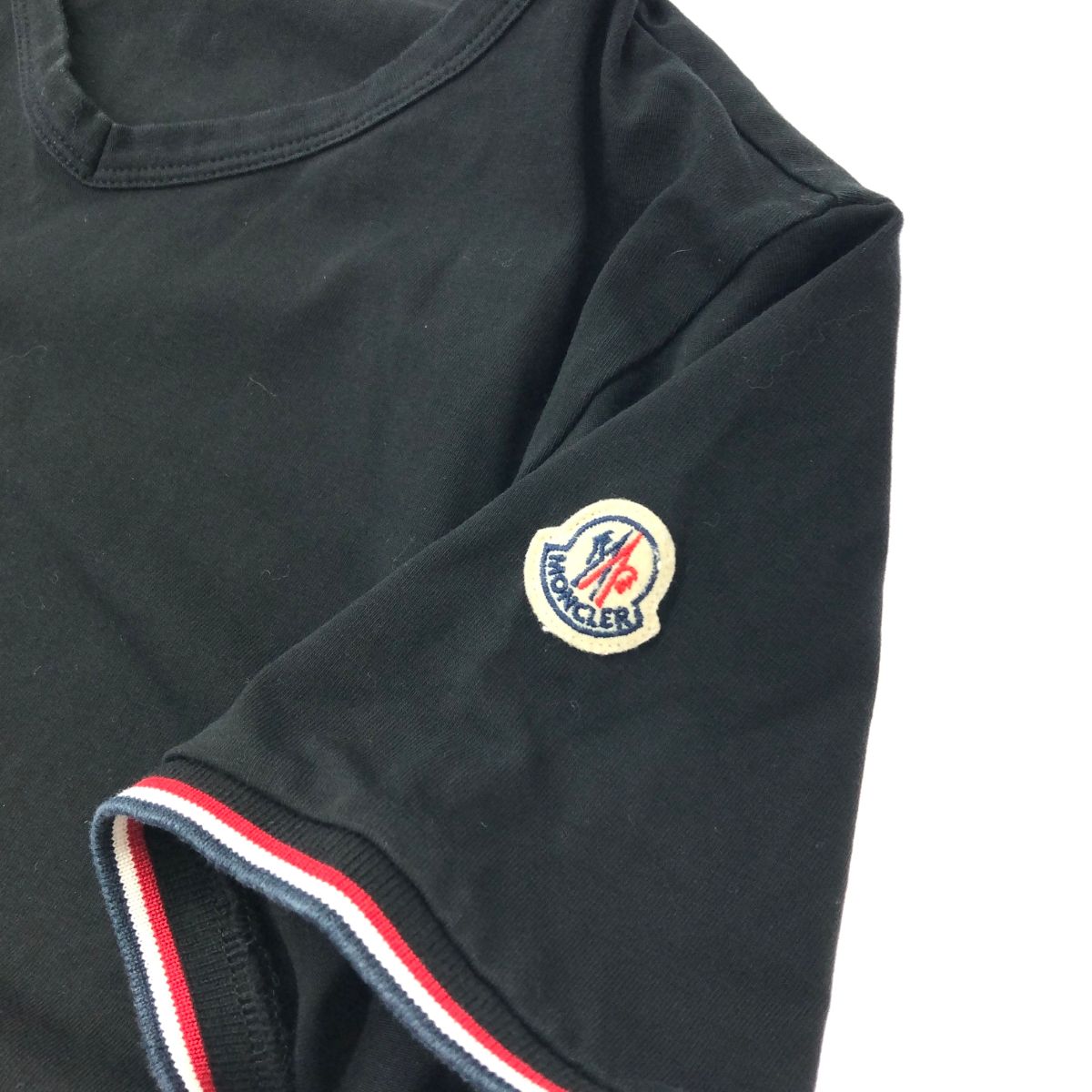 MONCLER モンクレール 半袖カットソー/MAGLIA　SCOLLO サイズ:XS 袖ワッペン    ブラック レディース / 241019001374 MONCLER モンクレール 半袖カットソー/MAGLIA SCOLLO サイズ:XS 袖