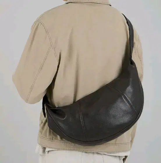 マッドゴート スプリット ハーフムーン メッセンジャーバッグ ダークブラウン