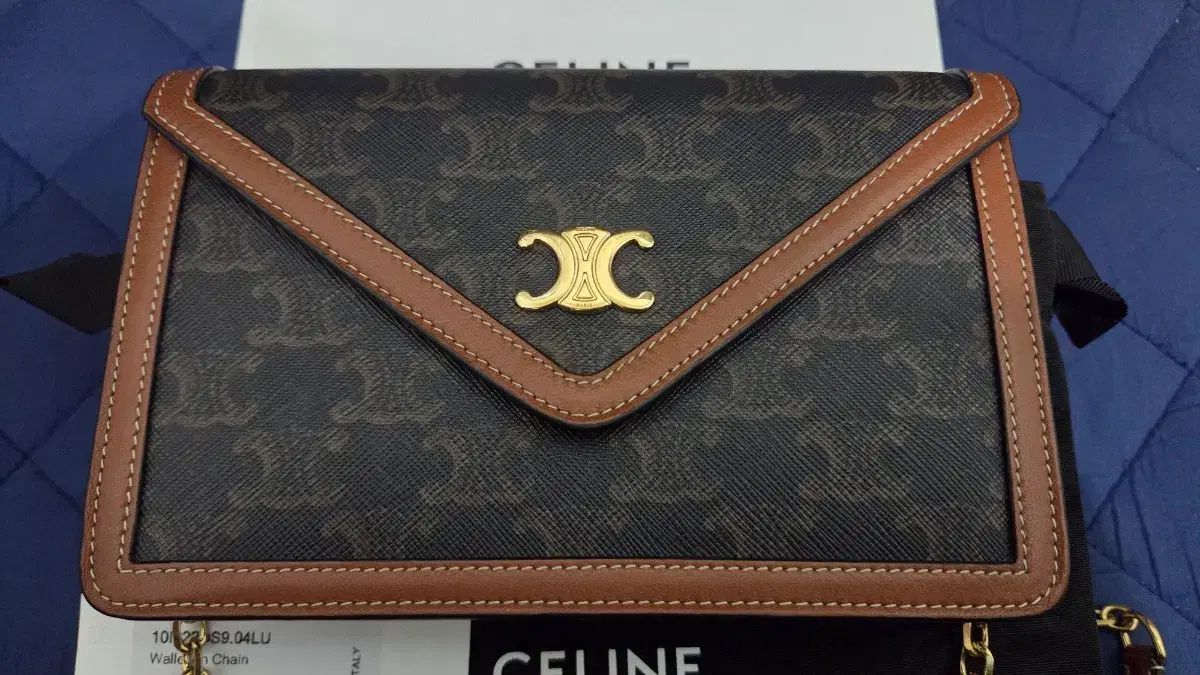 セリーヌ トリオンフ 財布 チェーンバッグ タン WOC