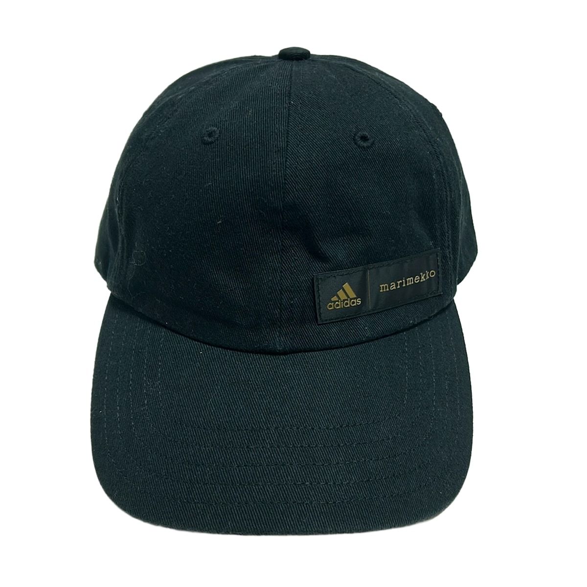 marimekko(マリメッコ) キャップ - 黒×ゴールド adidasコラボ/ウニッコ