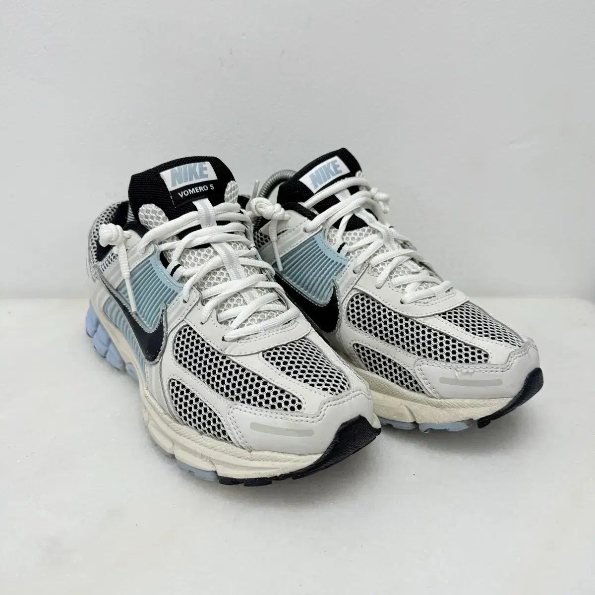 265 ナイキ スニーカー ボメロ5 プラチナム ティント