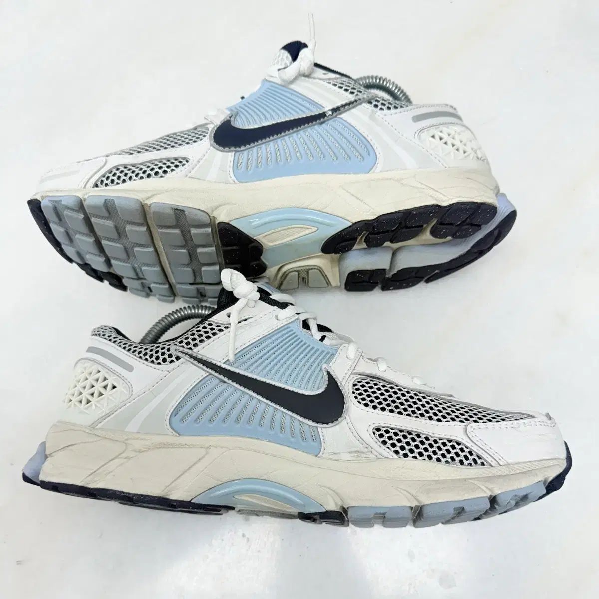265)ナイキ スニーカー ボメロ5 プラチナム ティント アウトレット