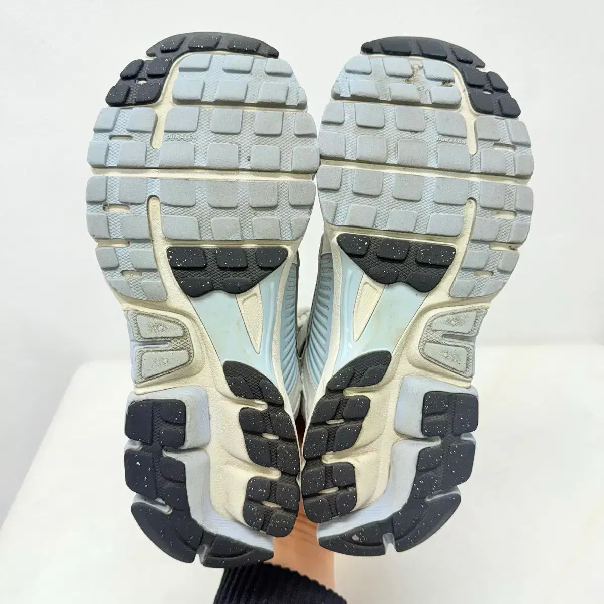 265)ナイキ スニーカー ボメロ5 プラチナム ティント アウトレット