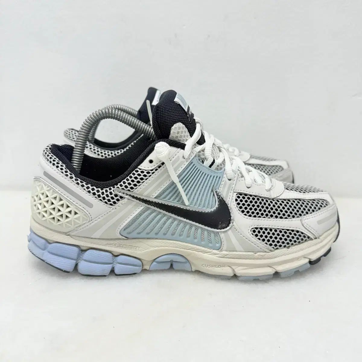 265 ナイキ スニーカー ボメロ5 プラチナム ティント