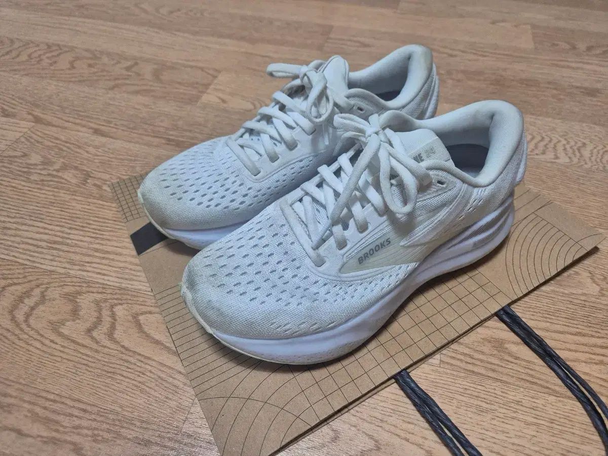 ブルックス アデレナリン24 225 ワイド ランニングシューズ