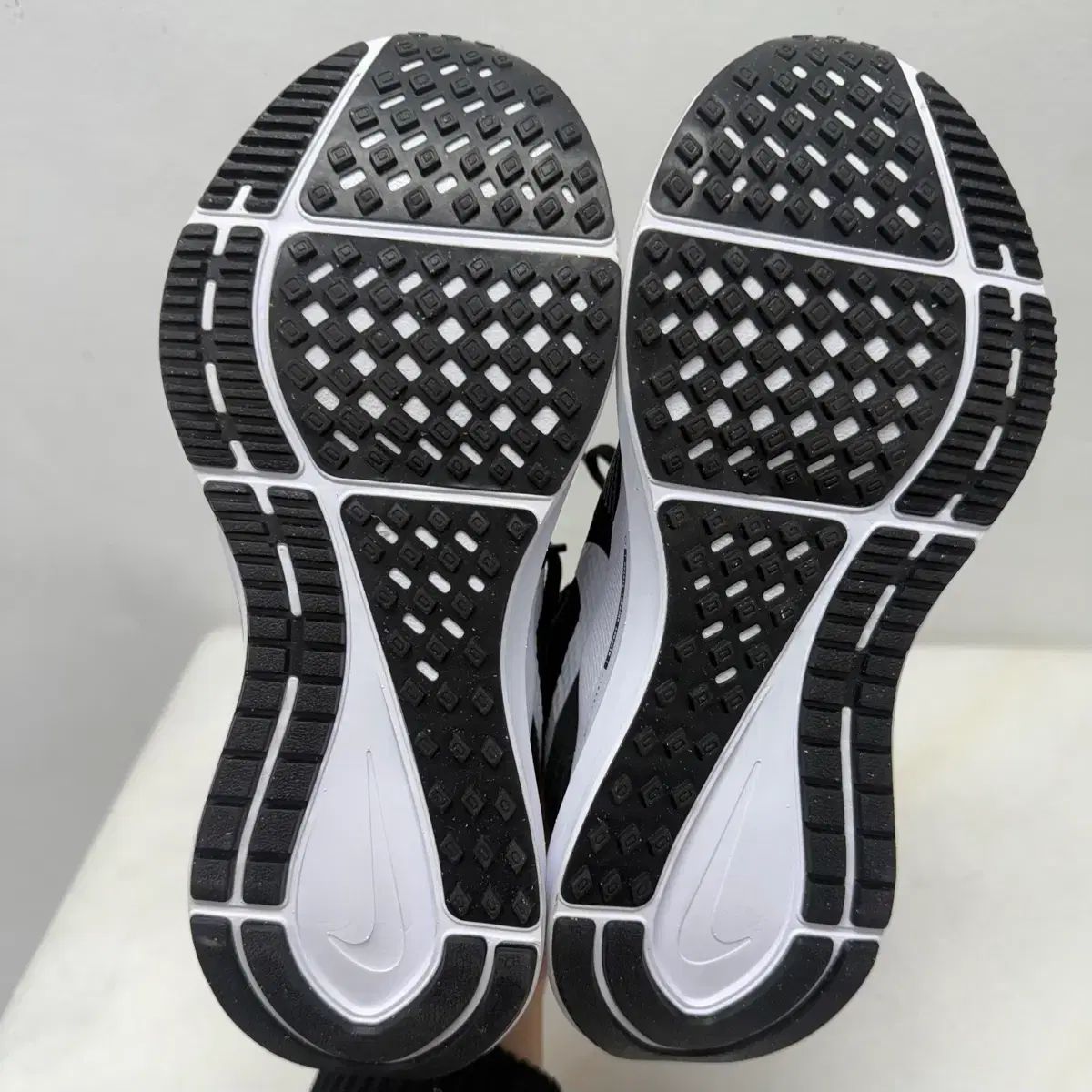 ストラクチャー25 ランニングシューズ