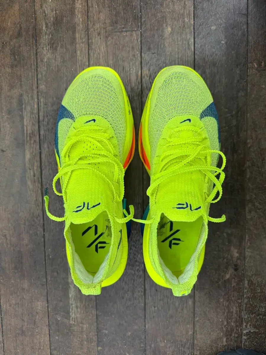 アルファフライ3 255 ボルト NIKE ランニングシューズ