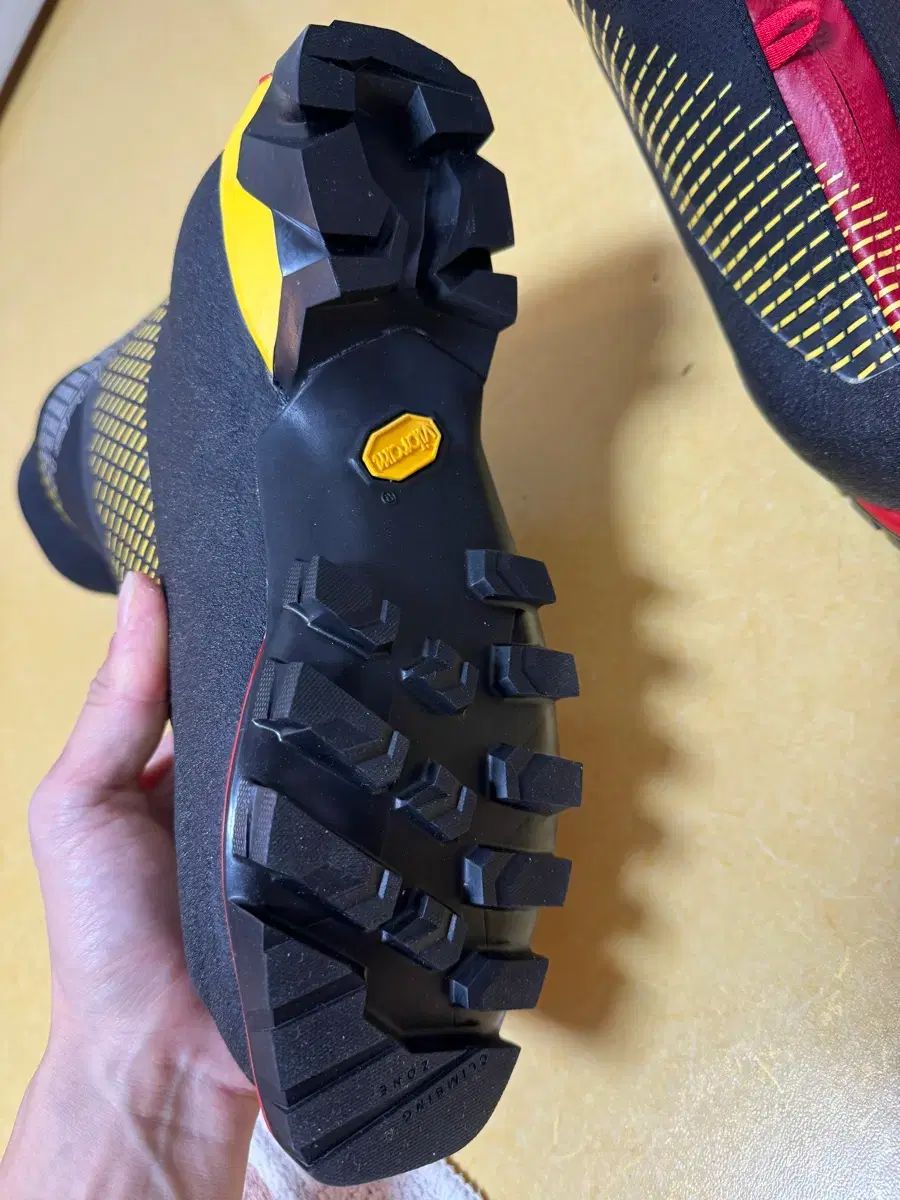 ラスポルティバ g tech 40 5