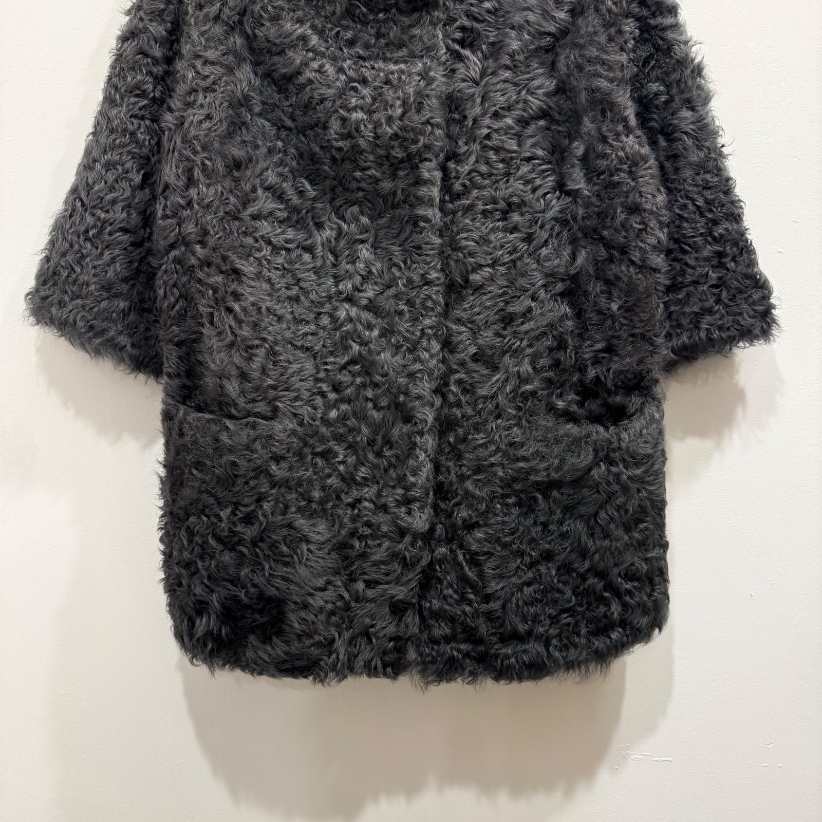 BARNEY'S NEW YORK 黒　ラム　羊革　ファーコート　サイズ40 バーニーズニューヨーク カルガンラム ファーコート 毛皮