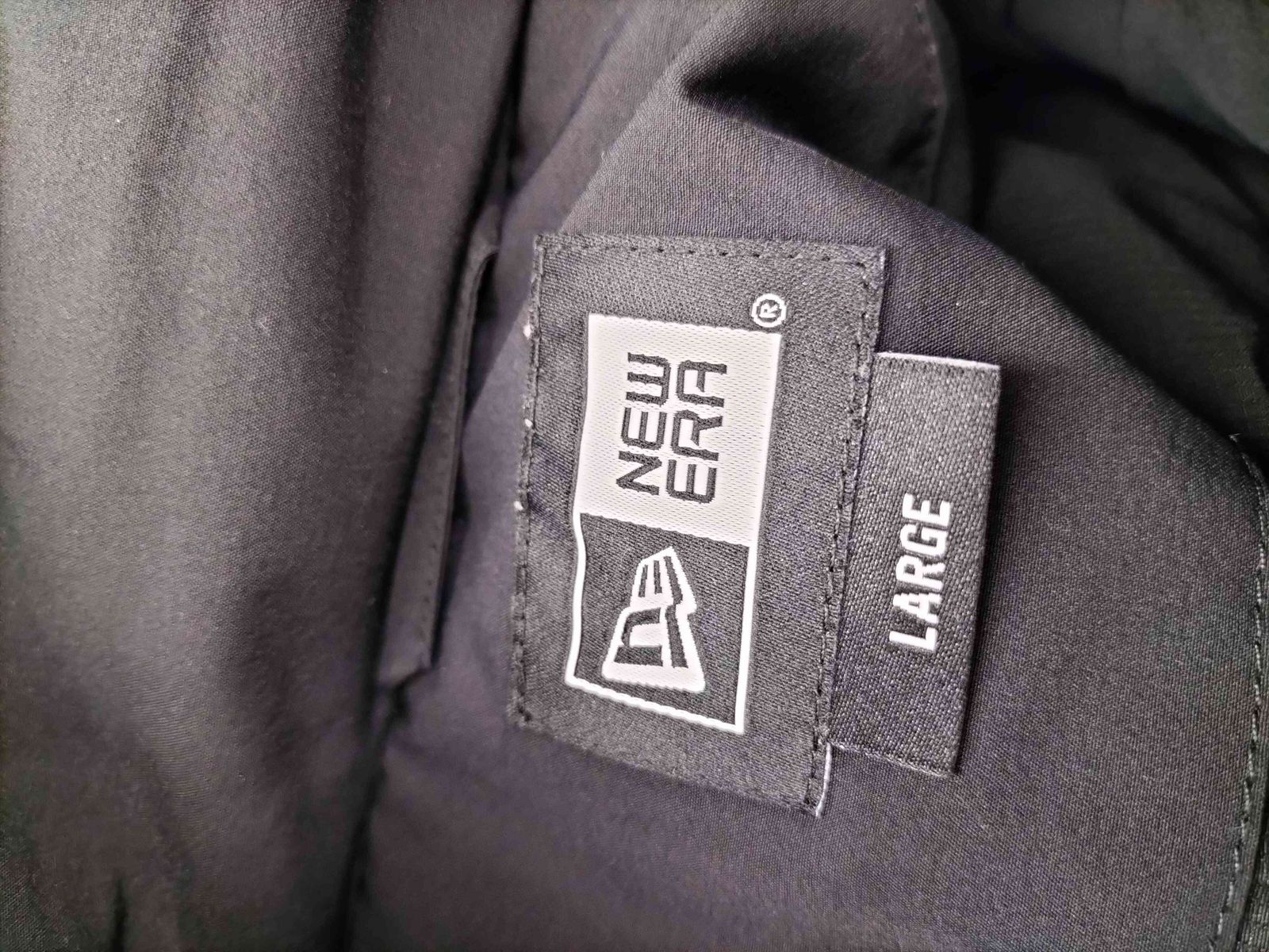 NEW ERA(ニューエラ) 24AW BUILT IN HOODIE INSULATED JACKET ビルドイン フーディー インサレーテッド ジャケット 中綿 メンズ import：L 【中古】【ブランド古着バズストア】 ニューエラ NEW ERA 24AW BUILT IN HOODIE INSULATED JACKET